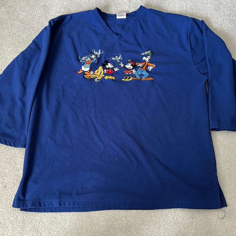 Men’s Disney Long-sleeve V Neck Fleece Sweater sz XL